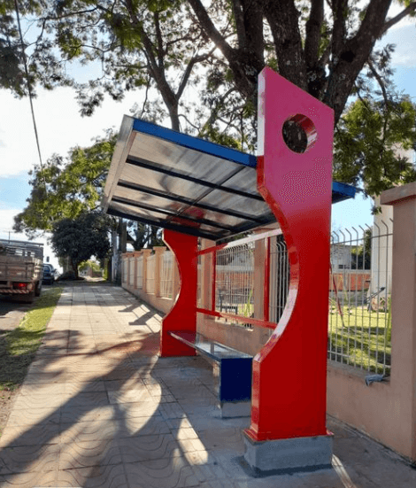 Prefeitura investe em modernos abrigos nas paradas de ônibus